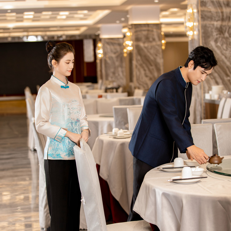 高端五星酒店餐饮服务员的女性制服 优雅、专业与品牌形象的完美融合